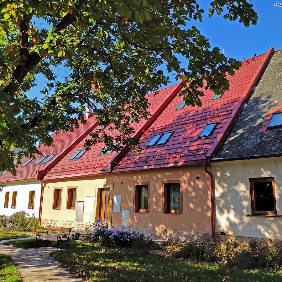 Apartmany Monastery Suites Zirec Dvůr Králové nad Labem Exterior foto