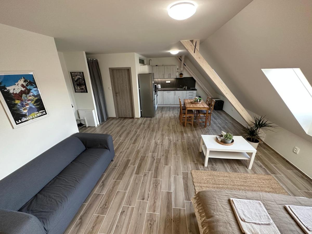 Apartmany Monastery Suites Zirec Dvůr Králové nad Labem Exterior foto
