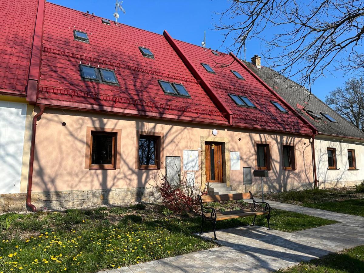 Apartmany Monastery Suites Zirec Dvůr Králové nad Labem Exterior foto