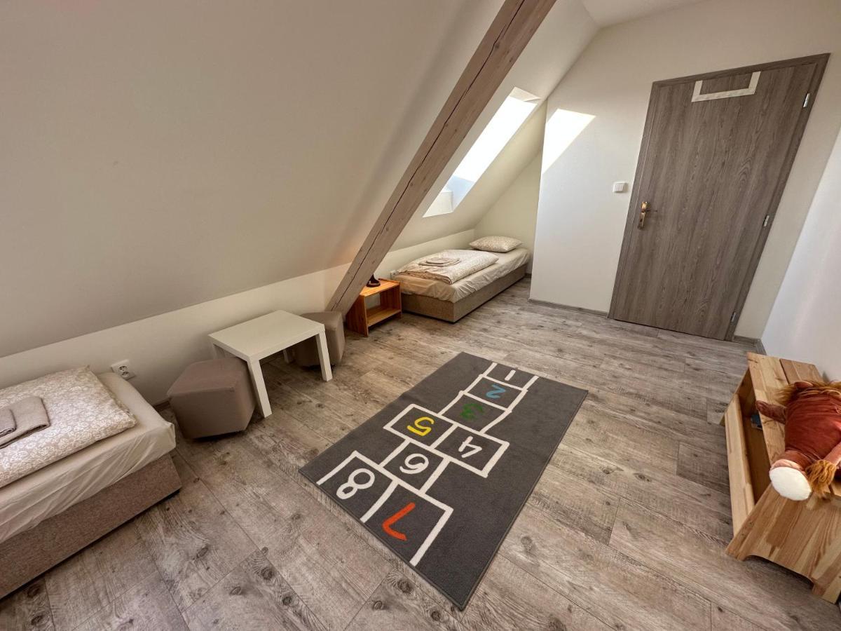 Apartmany Monastery Suites Zirec Dvůr Králové nad Labem Exterior foto